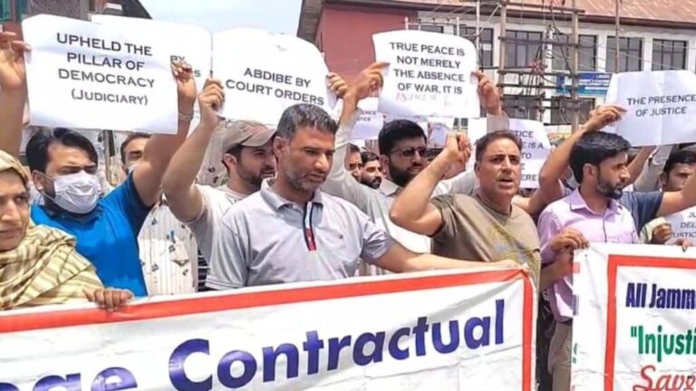 college-contractual-teachers-protest-in-srinagar-1024x576-dOq4pJg5OlTB0k19