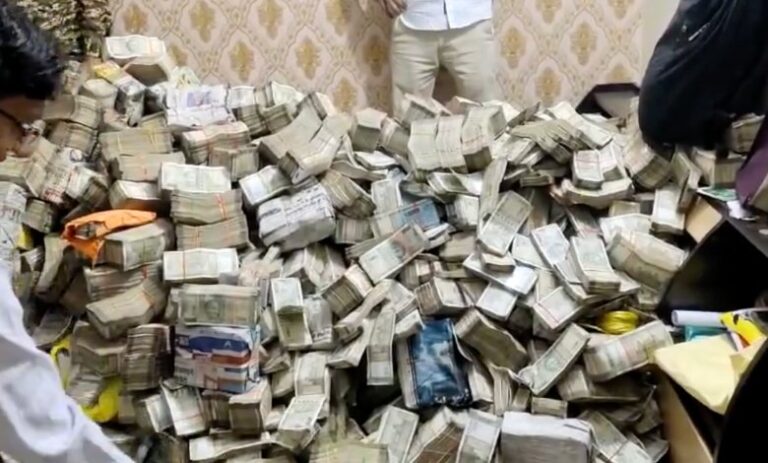 massive-cash-haul-unveiled-in-raids-on-jharkhand-ministers-aides-house-help-YrDaXDaneNCrn859