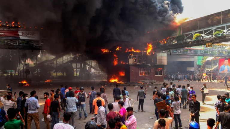 topshot-bangladesh-unrest-students-0_1721402019733_1721402052483-mePn5J48BRTKjL9R