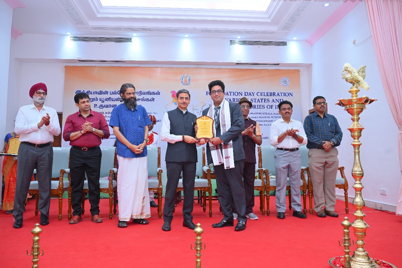 Garuda Aerospace CEO Agnishwar Jayaprakash Honored by Tamil Nadu Governor for Drone Technology Excellence